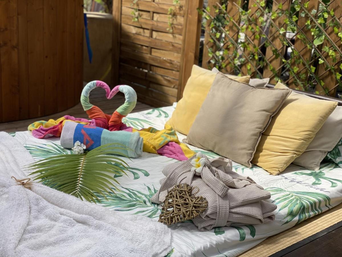 Lykke Suite Spa Sauna Piscina Y Jardin Buzanada Exterior foto